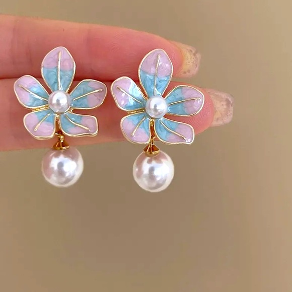 PINK & BLUE ENAMEL FLOWER EARRINGS - Picture 5 of 5